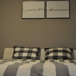 sleep-fly-apartment.bucharesthotelsnow.com/